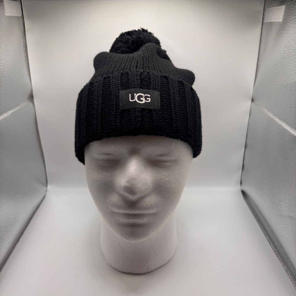 UGG Australia Black Knit Pom Beanie Hat Ribbed Cuff Logo Patch 17036SKE O/S